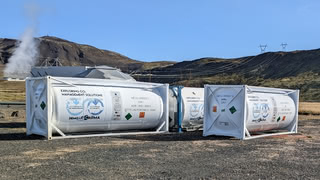 Carbon dioxide storage container